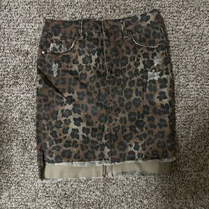 Leopard Pencil denim material skirt. GB. Size S